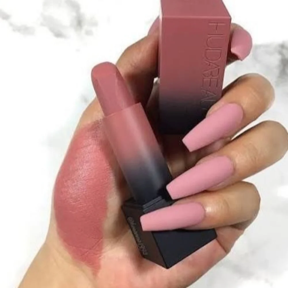 HUDA BEAUTY Girls Trip Lipstick - Cool Toned Soft Natural Pink
